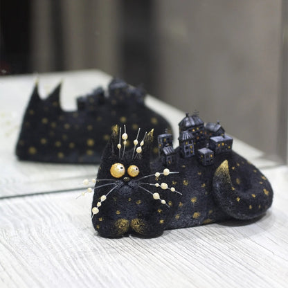 CurioCat - Soft Wool Figurine – Night city cat
