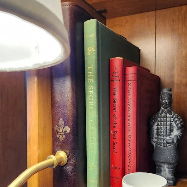 LitGlow – Classic Literature Lamp – image 2