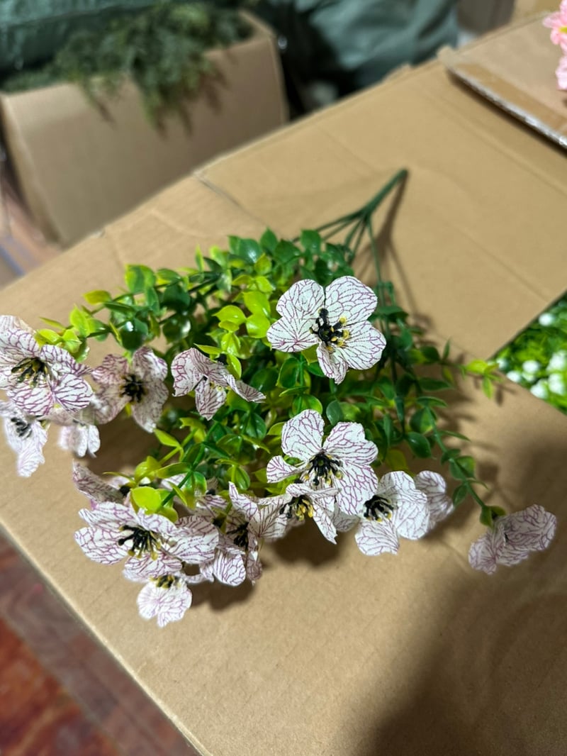 EverBloom – High Grade Material Artificial Flowers – White / Fill 1 POT ( 6 pieces)