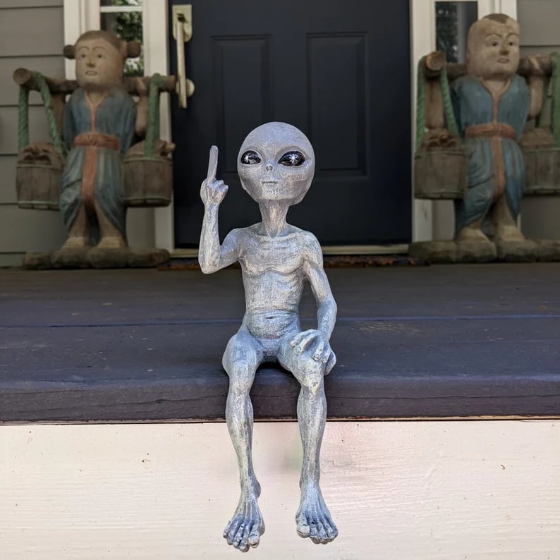 AlienMeme – Funny 2026 Alien Artwork – Middle Finger(Gray)