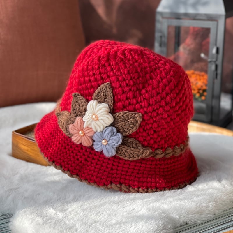 VintageGlow – Cozy Winter Cap – Red