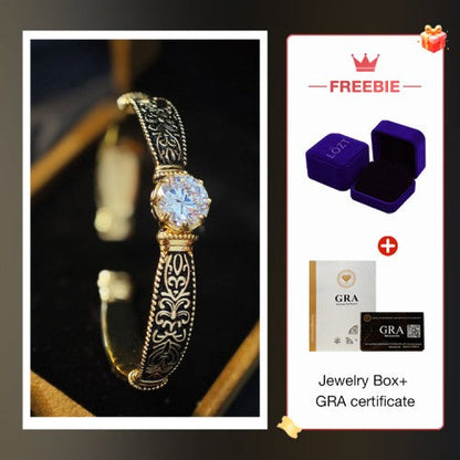 RoyalLustre – Moissanite Relief Bangle – Ancient gold bracelet + 2 carat certificate