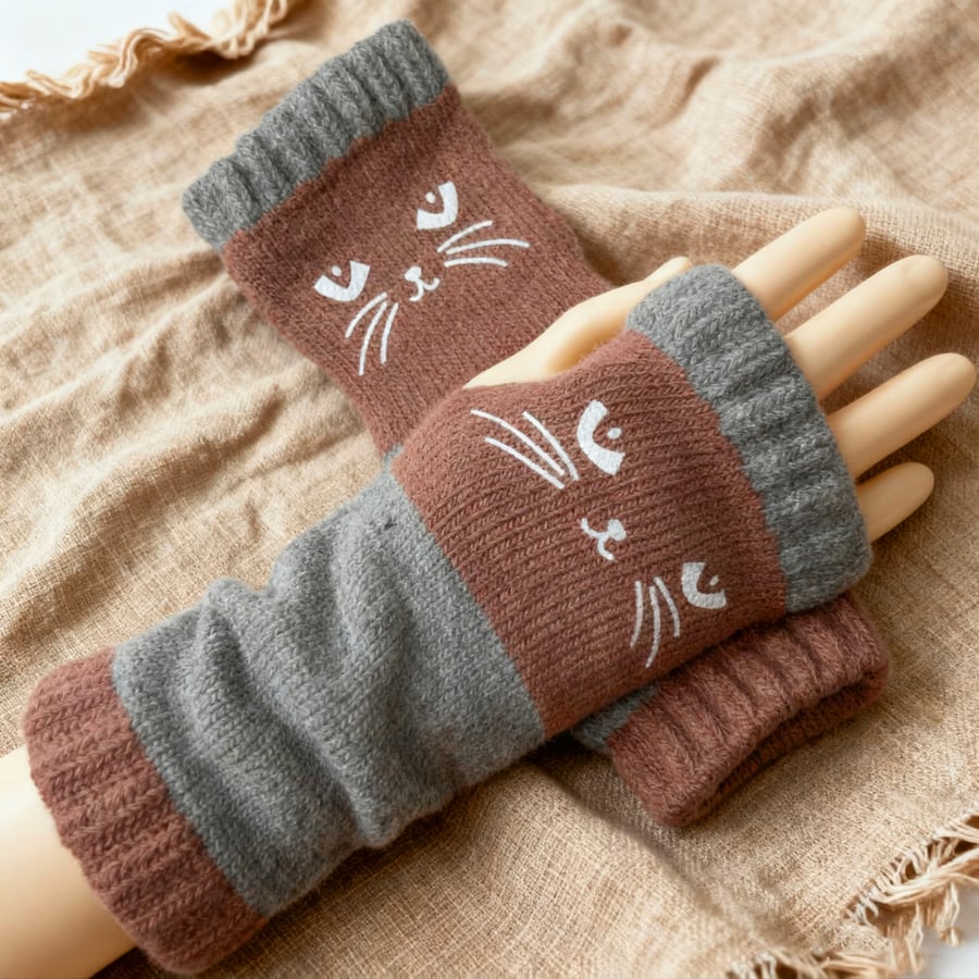SnugglePaws – Stylish Fingerless Cat Gloves – Khaki