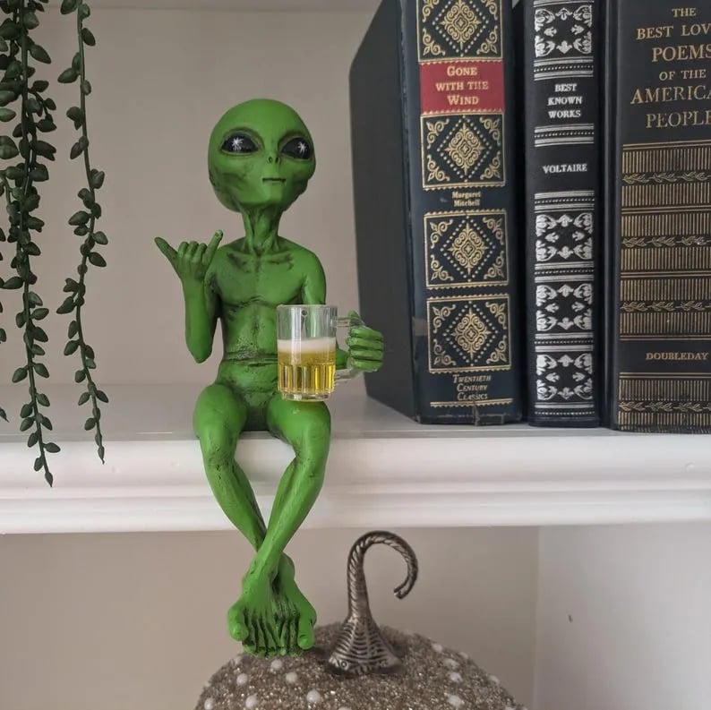 AlienMeme – Funny 2026 Alien Artwork – Beer(Green)