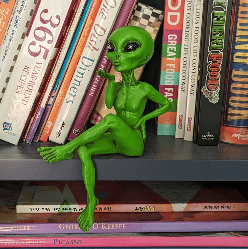 AlienMeme – Funny 2026 Alien Artwork – The Flirty(Green)