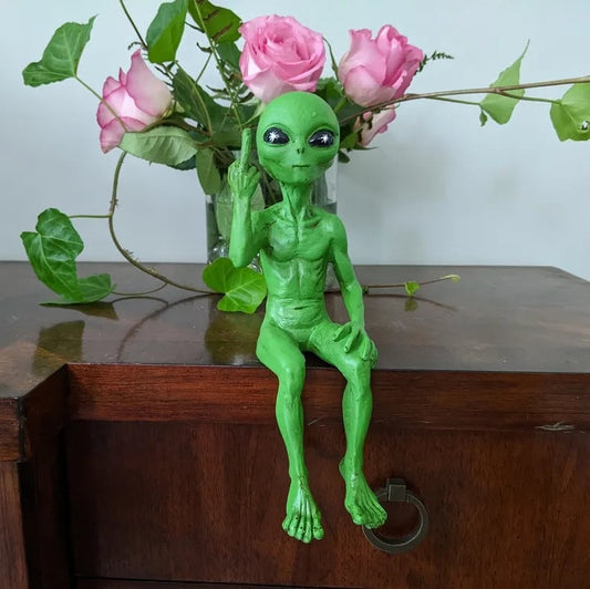 AlienMeme – Funny 2026 Alien Artwork – Middle Finger(Green)