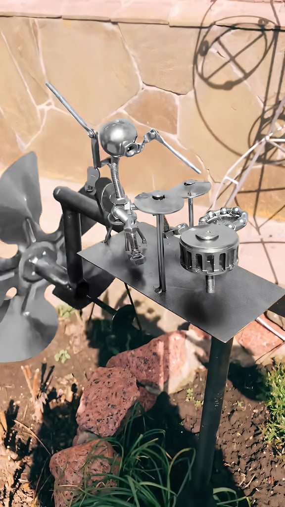MelodyTwist – Outdoor Music Theme Wind Spinner – SilverDrummer