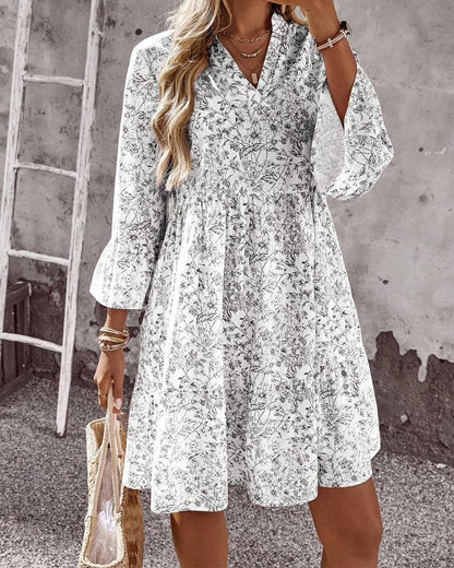 BloomLayer – Floral Tiered V-Neck Dress – White / US6(M)