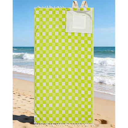 CoastCarry – Sand-Resistant Towel Backpack for Beach Days – Green / 37" x 67" (93cm x 170cm)